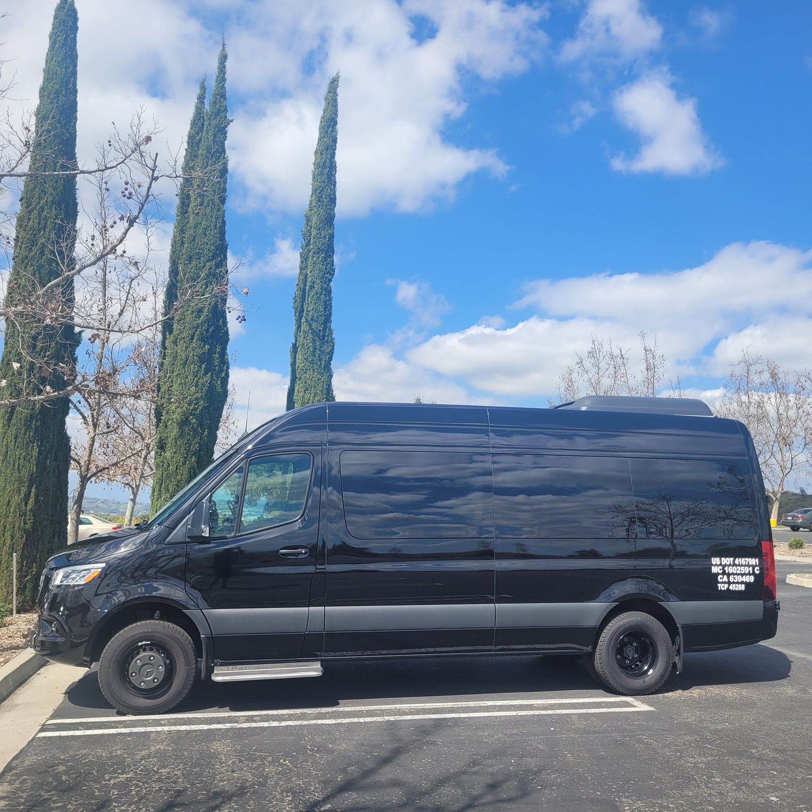 Qbit Tour Executive Sprinter exterior, side view